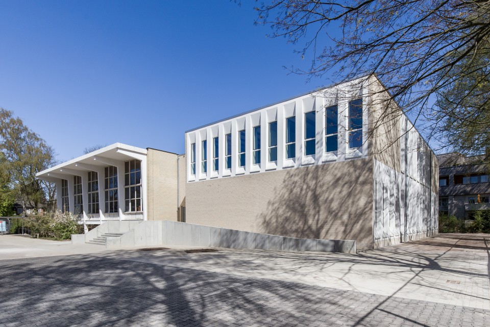 Heilwig Gymnasium Blick vom Schulhof Winking Froh Architekten.jpg